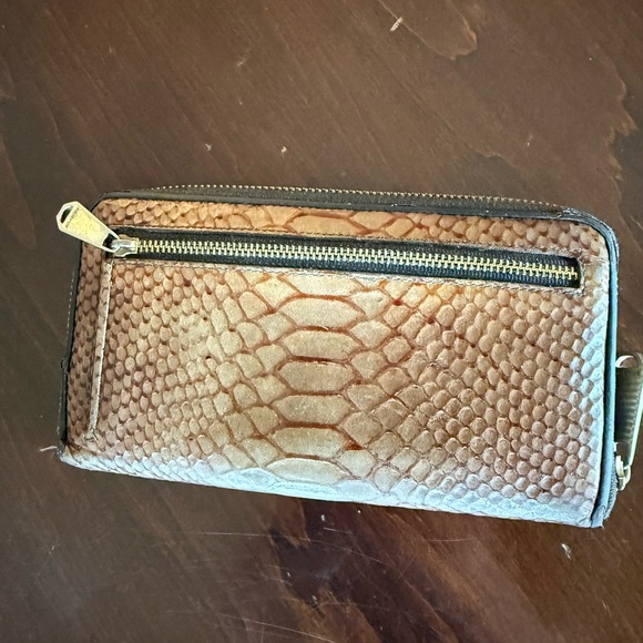 Brahman ladies preowned Cordelia wallet good condition 4 1/2 x 8” - Picture 3 of 14